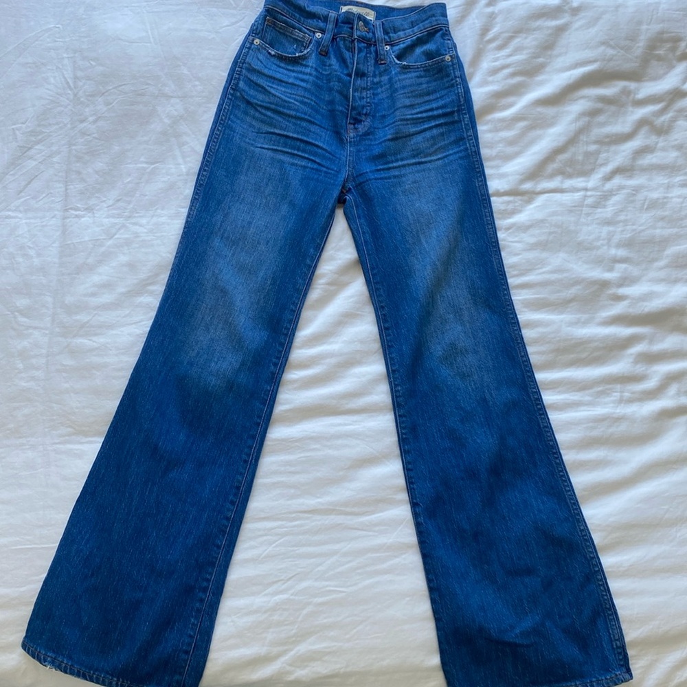 Madewell 11” high rise flare jeans - like new condition, size 25